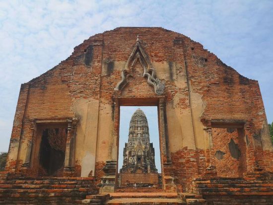 アユタヤ遺跡観光ツアー　タイ民族衣装を着て遺跡巡り＋象と触れ合い体験　プロカメラマンによる写真データ付き＜貸切／昼食／日本語ガイド／送迎＞