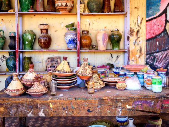 【ワルザザート発 モロッコ1泊2日】砂漠でテント泊！ティンフー砂丘＆ラクダ乗り体験＋陶器の町タムグルート＜英語＞