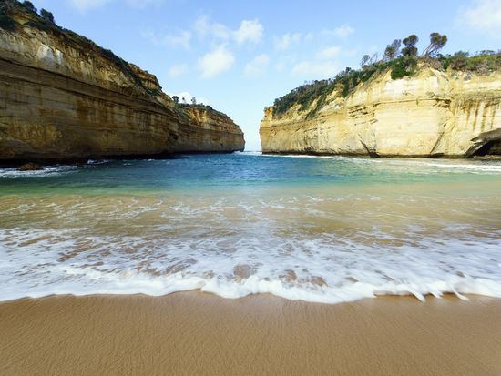 Australia_Melbourne_Great Ocean Road_Loch Ard Gorge_shutterstock_776092144