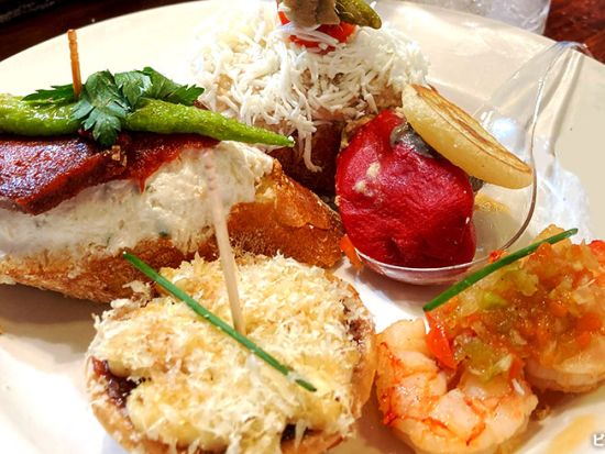 バルセロナ タパスツアー　専属ガイドとゆったり2軒のバル巡り＆モンジュイックの丘またはサグラダ・ファミリアの夜景鑑賞＜貸切／タパス3品＆ドリンク／日本語＞