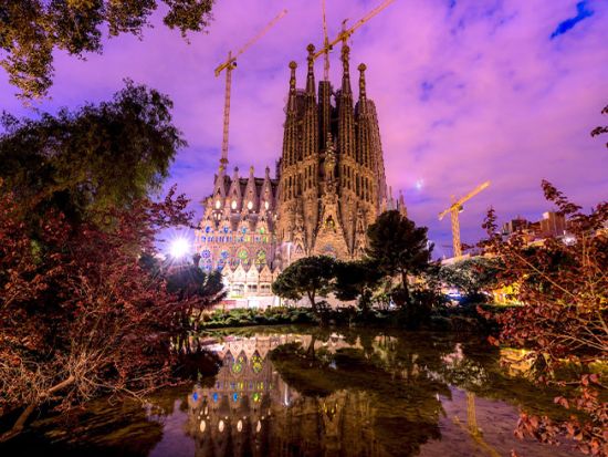 バルセロナ タパスツアー　専属ガイドとゆったり2軒のバル巡り＆モンジュイックの丘またはサグラダ・ファミリアの夜景鑑賞＜貸切／タパス3品＆ドリンク／日本語＞