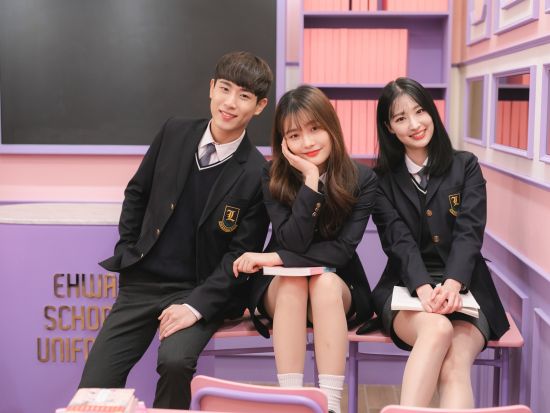 ロッテワールド 制服レンタル「梨花制服」 憧れのアイドルと同じ制服をレンタルできる！ ＜1～3日／蚕室駅から徒歩約8分／ソウル＞