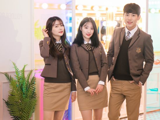 ロッテワールド 制服レンタル「梨花制服」 憧れのアイドルと同じ制服をレンタルできる！ ＜1～3日／蚕室駅から徒歩約8分／ソウル＞