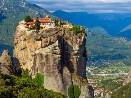 アテネから行く世界遺産メテオラ1日観光　3つの修道院に入場＜英語ガイド／アテネ発＞