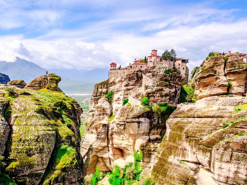 Greece_Meteora_shutterstock_1452608039