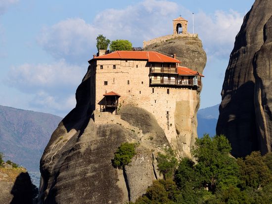 Agios_Nikolaos_Anapafsas_shutterstock_646363891