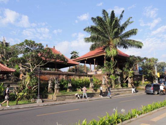 【貸切】バリ雑貨ショッピングツアー　ウブドまたはデンパサールの雑貨屋にご案内！バリ舞踊鑑賞付きプランあり＜1日or午後／日本語ガイド＞