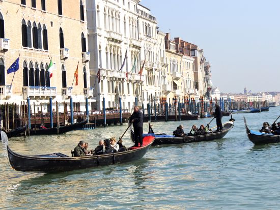【プライベートツアー】ベネチア王道観光＆ゴンドラ遊覧 シーフードの食事付きプランあり＜日本語公認ガイド／午前または午後／ベネチア発＞by Mybus