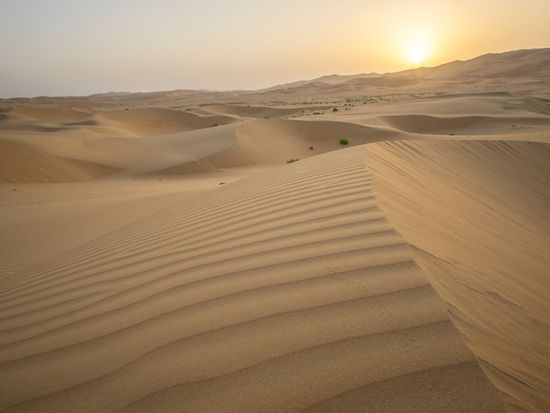UAE_Rub al Khali Desert_Sunrise_shutterstock_1200925465
