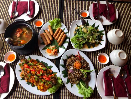 アンコールワット3大遺跡観光ツアー　プノンバケンでの夕日鑑賞　トゥクトゥク利用プラン選択可＜貸切／昼食／日本語ガイド／朝日鑑賞オプション有＞