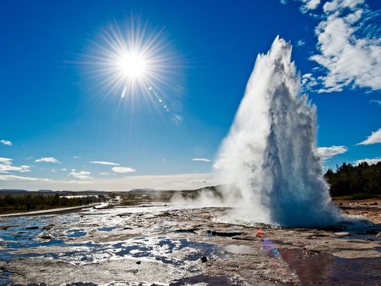 the_Strokkur_Geyser_shutterstock_694423270