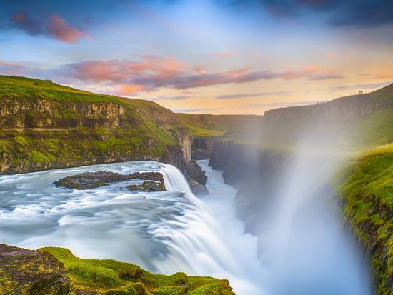 Iceland_Gulfoss_Waterfall_shutterstock_535547062