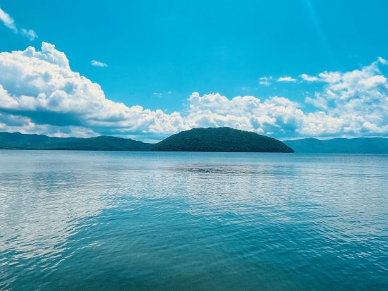 【津軽海峡フェリー直結】早朝から青森満喫！奥入瀬渓流（子ノ口：十和田湖畔）　プライベートツアー　ベテランガイド1日貸切！＜青森フェリーターミナル発着＞