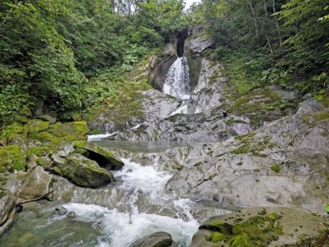 富良野 E-MTBサイクリングツアー 森林浴を楽しみながら、富良野のトレイルコースを走行！美しい滝を巡ろう＜5～11月／美瑛＆富良野送迎可＞