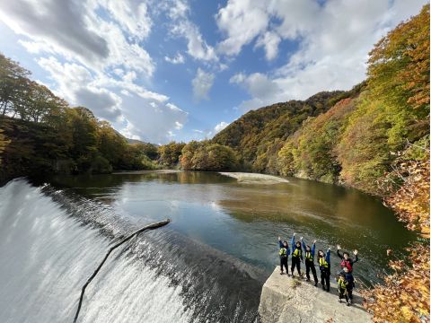 【愛犬・愛猫連れOK】定山渓 豊平川ゆったりカヌーツアー 豊かな自然あふれる渓谷の間…。景色を眺めながらゆったり進もう＜4～11月／中学生以上／埜のてらす集合＞