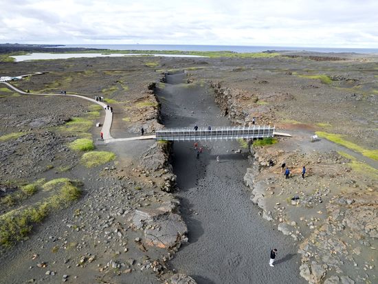 Bridge Between Continents in Iceland_pixta99391163