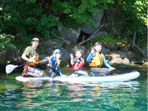 支笏湖SUPツアー  きらめく水面！青い支笏湖！美しい景色の中、まるで浮いてるみたいな湖ののんびり体験＜4～11月／3歳以上参加可／恵庭岳集合＞
