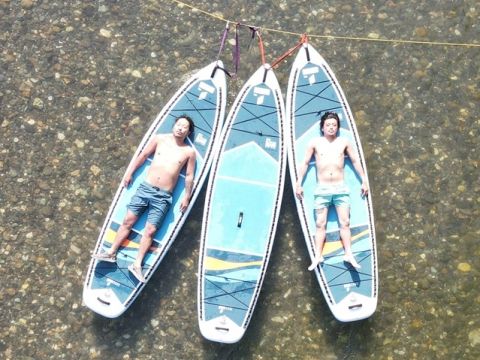 定山渓 豊平川SUP＆テントサウナツアー 渓谷の間をSUPで川下り、河原でテントサウナ！ぷかぷかSUPに寝そべり贅沢ととのい体験＜4～11月／埜のてらす集合＞
