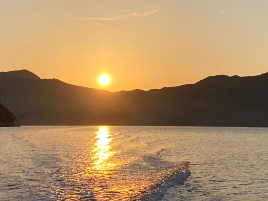 【1組貸切／最大6名様のグループ料金】サンセットクルーズ　大瀬良さんがご案内  ＜4～10月／約2時間／若松島・新上五島町＞ by GOTO真光クルーズ