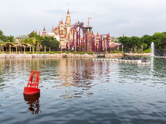 Singapore_Sentosa_Universal-Studio-Singapore_pixta_27328606_M