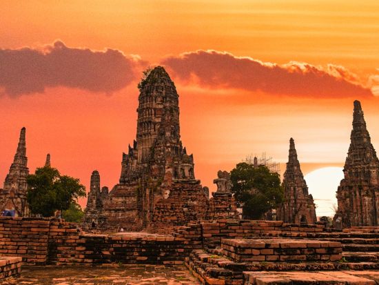 アユタヤ遺跡＋象との触れ合い半日観光ツアー　遺跡サンセット鑑賞も楽しめる！　名物川エビ夕食プラン・ナイトマーケット散策プランあり＜午後／日本語＞