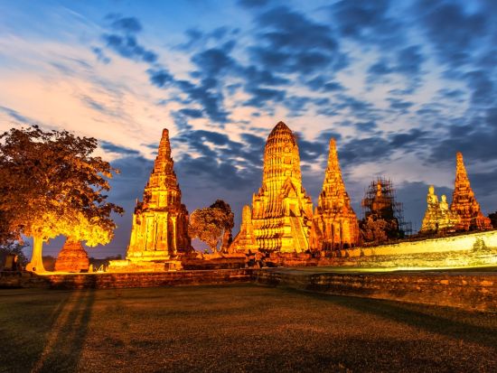 アユタヤ遺跡＋象との触れ合い半日観光ツアー　遺跡サンセット鑑賞も楽しめる！　名物川エビ夕食プラン・ナイトマーケット散策プランあり＜午後／日本語＞