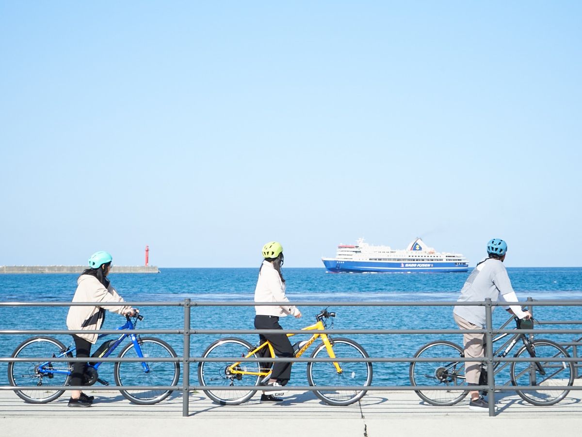 レンタサイクル 電動アシストEバイクやトレック・クロスバイクで佐渡を