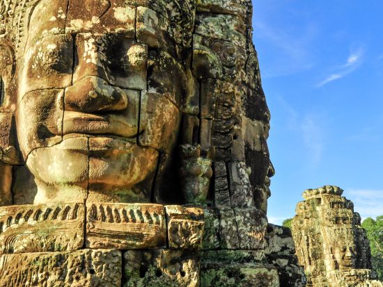 アンコールワット3大遺跡観光ツアー　朝日鑑賞付で充実！伝統舞踊鑑賞やトンレサップ湖夕日鑑賞プラン選択可＜午前・1日／日本語ガイド／ベテランガイドプランあり＞