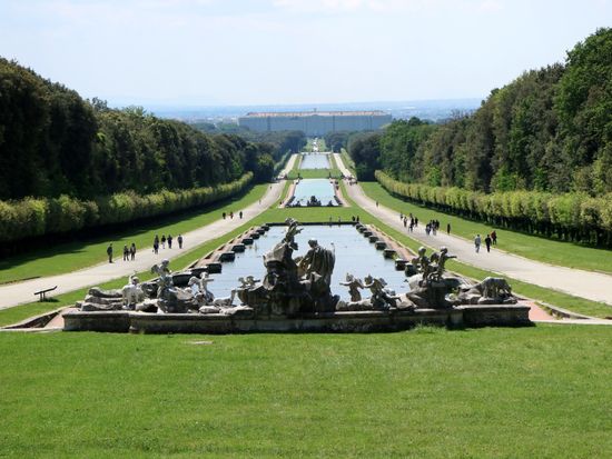【プライベートツアー】ナポリから行く！世界遺産カゼルタの王宮半日観光ツアー＜車＋ガイド貸切／午前／日本語／ナポリ発＞by MAX HARVESTの写真5