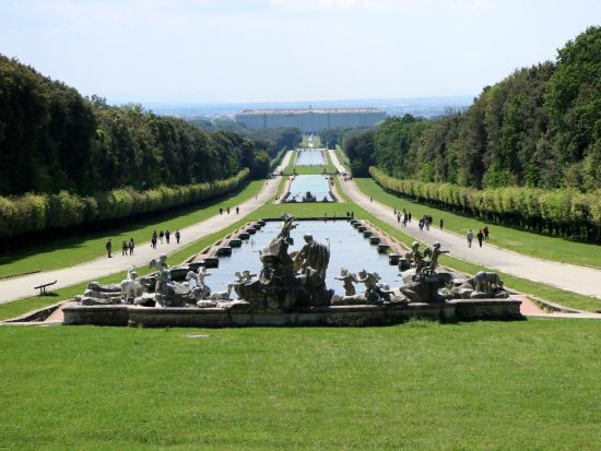 【プライベートツアー】ナポリから行く！世界遺産カゼルタの王宮半日観光ツアー＜車＋ガイド貸切／午前／日本語／ナポリ発＞by MAX HARVEST