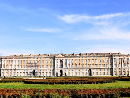【プライベートツアー】ナポリから行く！世界遺産カゼルタの王宮半日観光ツアー＜車＋ガイド貸切／午前／日本語／ナポリ発＞by MAX HARVEST
