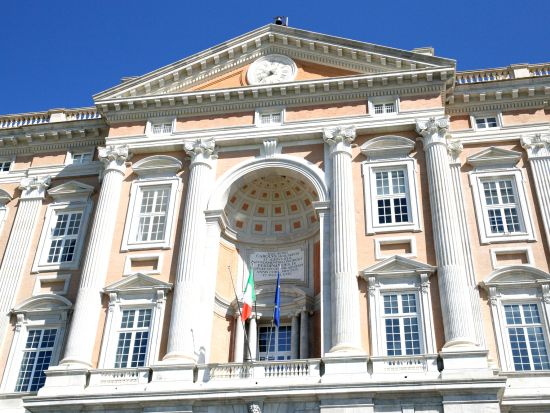 【プライベートツアー】ナポリから行く！世界遺産カゼルタの王宮半日観光ツアー＜車＋ガイド貸切／午前／日本語／ナポリ発＞by MAX HARVEST