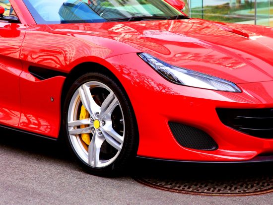 フェラーリの聖地！マラネッロで夢のフェラーリ乗車体験ツアー＜送迎付／ミラノ発＞by Max Harvest