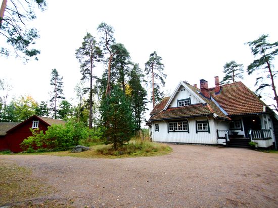 Finland_Ainola_pixta_17900210_M