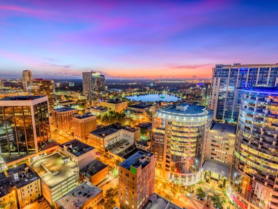 オーランド市内　貸切観光チャーター ＜日本語ドライバーガイド＞