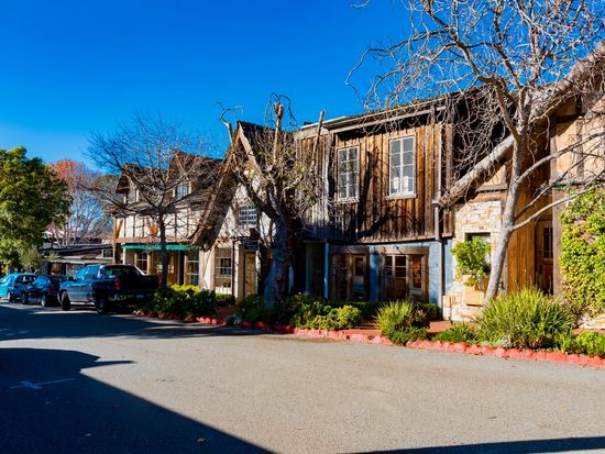 USA_CA_Carmel-by-the-Sea town_AdobeStock_330166223