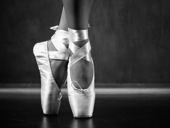 Generic_Performance_Ballerina-feet_shutterstock_166428200
