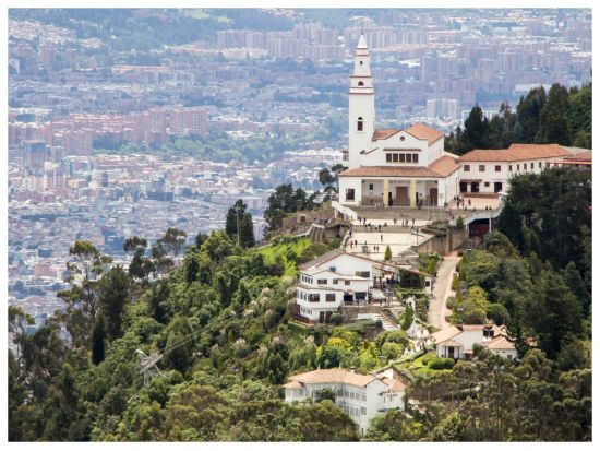 モンセラット：ケーブルカーまたはケーブルカー往復 by Tiqets