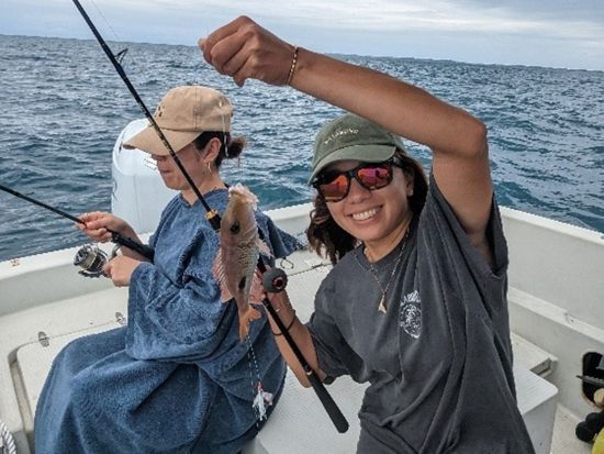 サンセットBBQクルージングチャーター、釣り・シュノーケル・SUPも楽しめる！完全貸切のボートで素敵な思い出を作ろう＜約3時間／宮古島＞