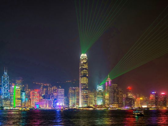 ドリーマー（DREAMER）クルーズ チケット予約　ゴージャスなクルーザーでシンフォニー・オブ・ライツを鑑賞！＜ビクトリアハーバー＞