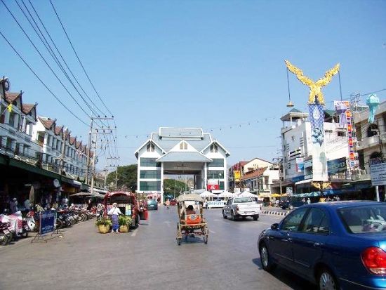 チェンライ1泊2日ツアー　フォトジェニックな寺院散策＋ゴールデントライアングル＜日本語ガイド／往復航空券付き／バンコク発＞