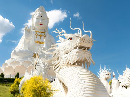 チェンライ1泊2日ツアー　フォトジェニックな寺院散策＋ゴールデントライアングル＜日本語ガイド／往復航空券付き／バンコク発＞