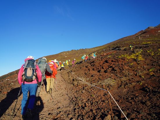 明るくなってから山頂を目指します
