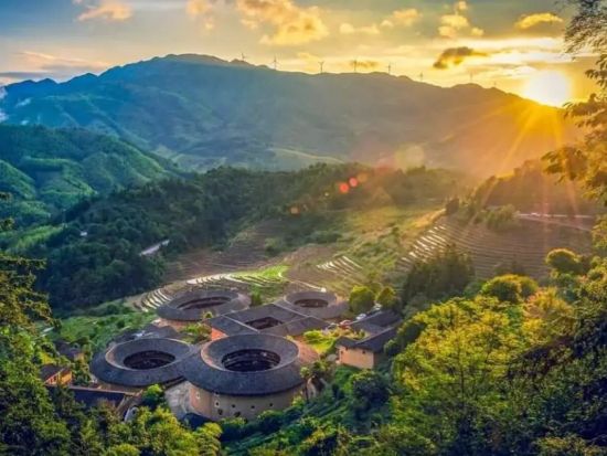 【上海発 or 蘇州発 福建3泊4日間】武夷山＋アモイ＋福建土楼＋コロンス島 ＜宿泊付・高速鉄道飛行機付・昼食付／専属日本語ガイド付・専用車付＞