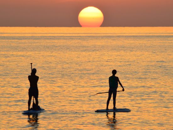 サンセットBBQクルージングチャーター、釣り・シュノーケル・SUPも楽しめる！完全貸切のボートで素敵な思い出を作ろう＜約3時間／宮古島＞