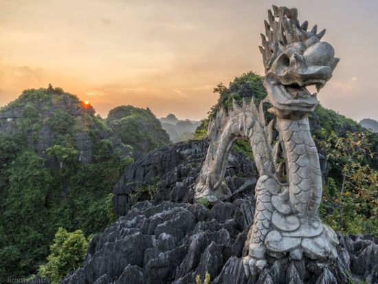 古都ホアルー＋タムコック＋ムア洞窟観光ツアー 陸のハロン湾で小舟クルーズ ＜サイクリング付き／昼食付き／英語ガイド／ハノイ発＞