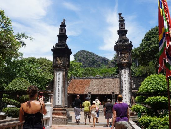 古都ホアルー＋タムコック＋ムア洞窟観光ツアー 陸のハロン湾で小舟クルーズ ＜サイクリング付き／昼食付き／英語ガイド／ハノイ発＞