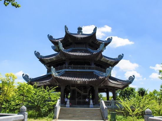 世界遺産チャンアン＋ムア洞窟  観光ツアー　バイディン寺観光あり ＜昼食付き／英語ガイド／ハノイ発＞