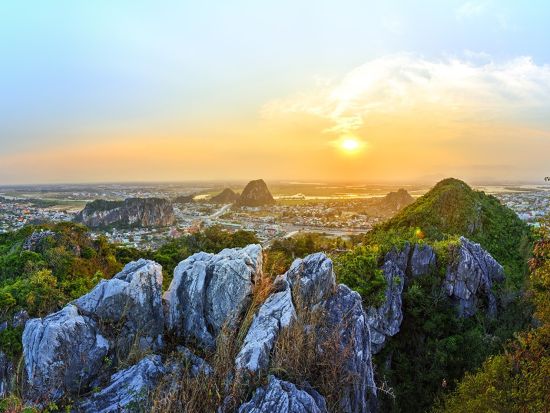五行山＆世界遺産ホイアン旧市街　日帰りツアー ＜夕食付き／英語ガイド／ダナン発＞