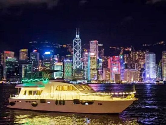 ドリーマー（DREAMER）クルーズ チケット予約　ゴージャスなクルーザーでシンフォニー・オブ・ライツを鑑賞！＜ビクトリアハーバー＞